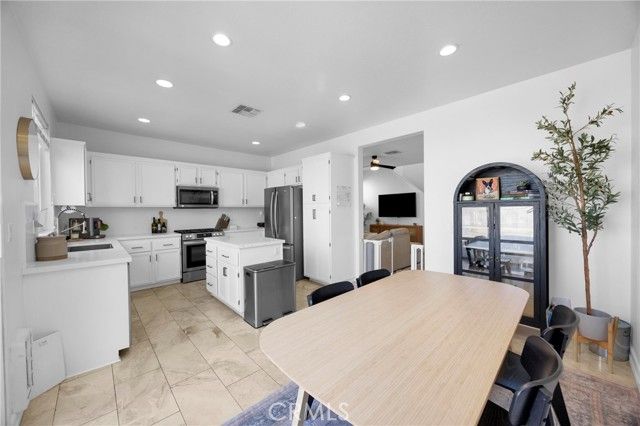 271 W Sparkleberry, Orange, CA 92865