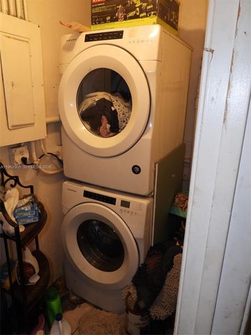 1040 NW 149th St, Miami, FL 33168