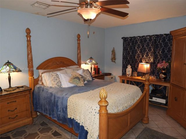 1040 NW 149th St, Miami, FL 33168