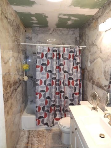 1040 NW 149th St, Miami, FL 33168