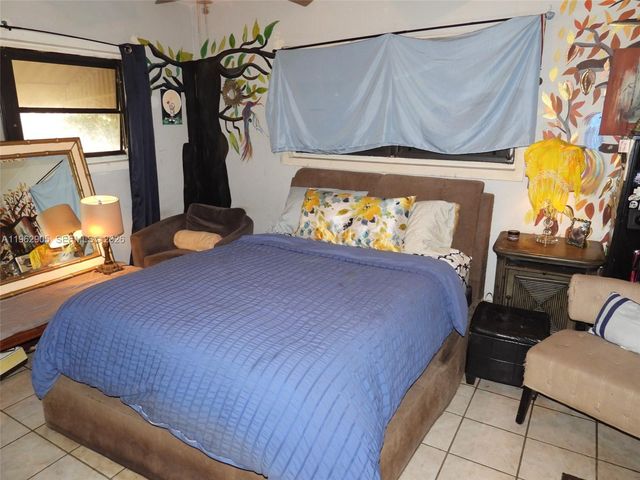 1040 NW 149th St, Miami, FL 33168