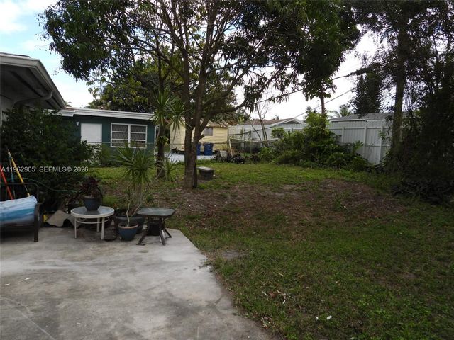 1040 NW 149th St, Miami, FL 33168