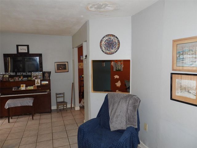 1040 NW 149th St, Miami, FL 33168