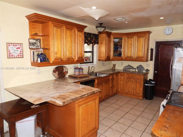 1040 NW 149th St, Miami, FL 33168