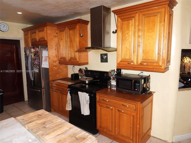 1040 NW 149th St, Miami, FL 33168