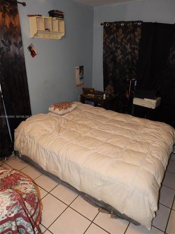 1040 NW 149th St, Miami, FL 33168