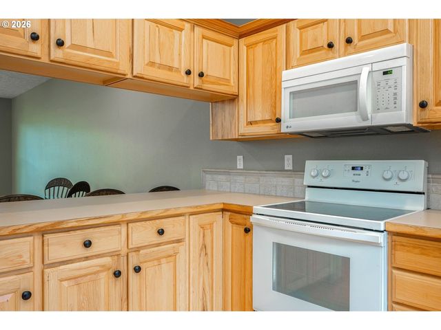 1367 Ne MARKET Dr, Fairview, OR 97024