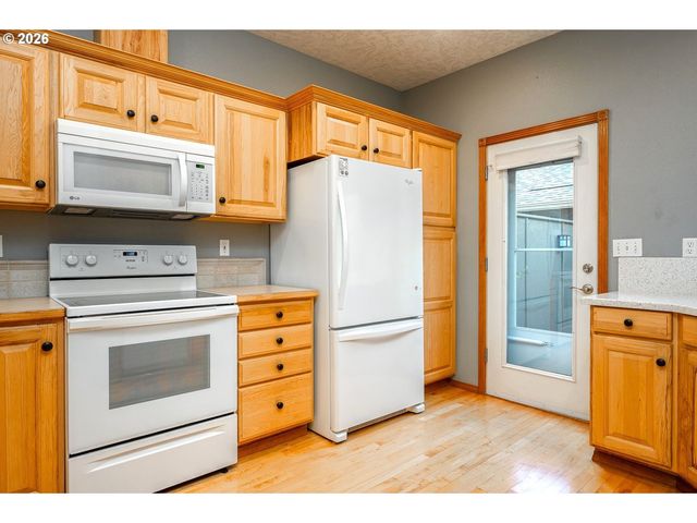 1367 Ne MARKET Dr, Fairview, OR 97024