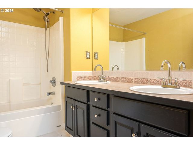 1367 Ne MARKET Dr, Fairview, OR 97024