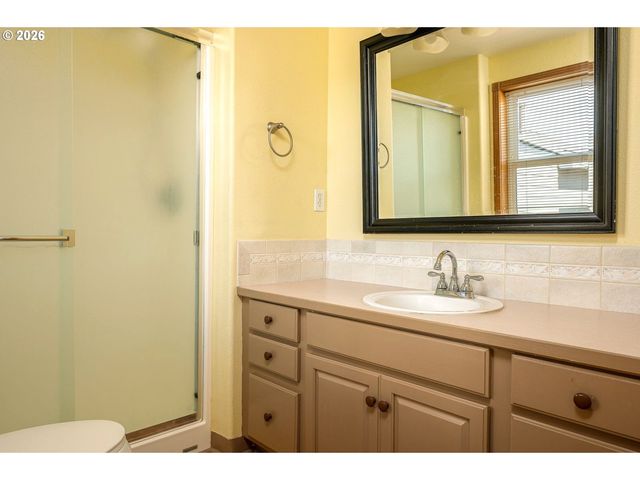 1367 Ne MARKET Dr, Fairview, OR 97024