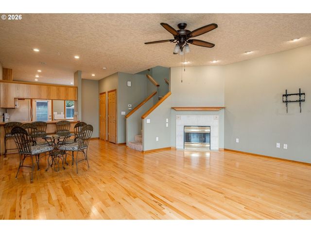 1367 Ne MARKET Dr, Fairview, OR 97024