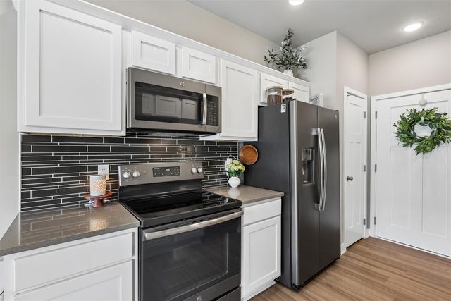 2825 NW Lois Lane, Ankeny, IA 50023