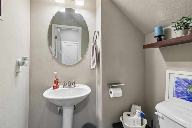 2825 NW Lois Lane, Ankeny, IA 50023