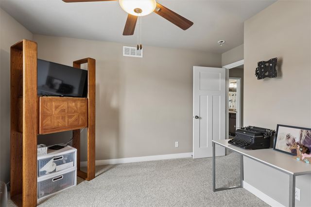 2825 NW Lois Lane, Ankeny, IA 50023