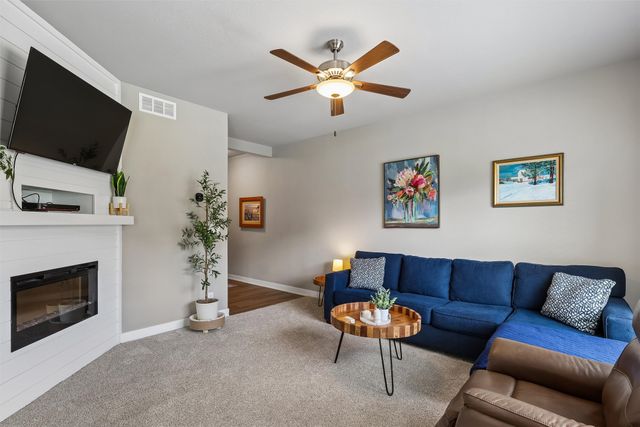2825 NW Lois Lane, Ankeny, IA 50023