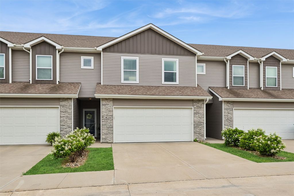 2825 NW Lois Lane, Ankeny, IA 50023