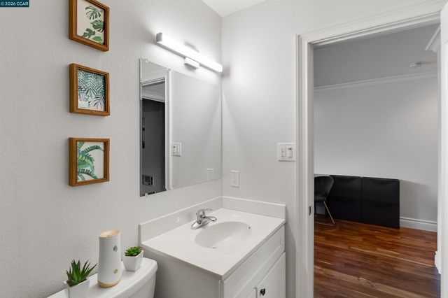 1 Embarcadero W 164, Oakland, CA 94607