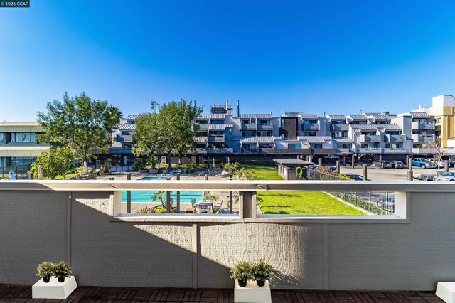 1 Embarcadero W 164, Oakland, CA 94607