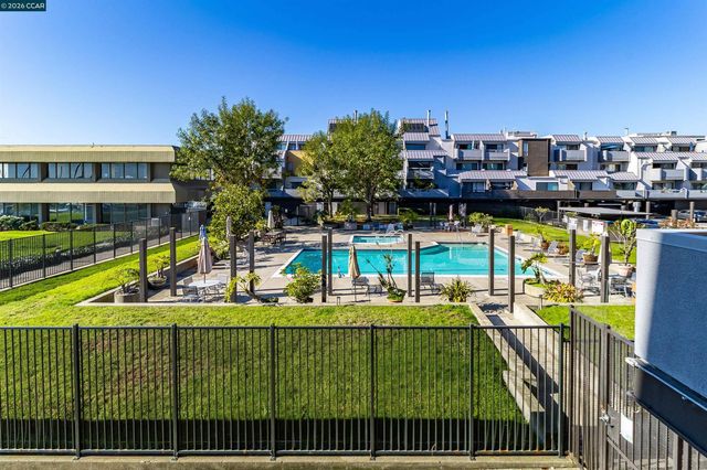 1 Embarcadero W 164, Oakland, CA 94607