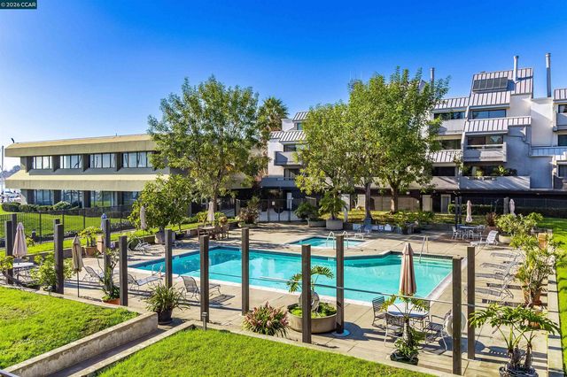 1 Embarcadero W 164, Oakland, CA 94607