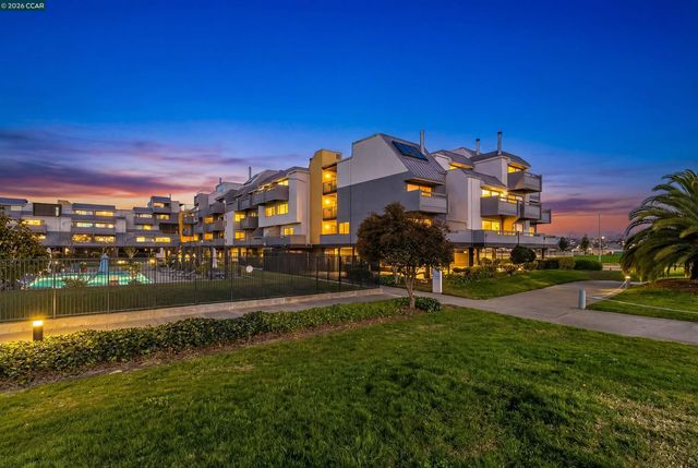 1 Embarcadero W 164, Oakland, CA 94607