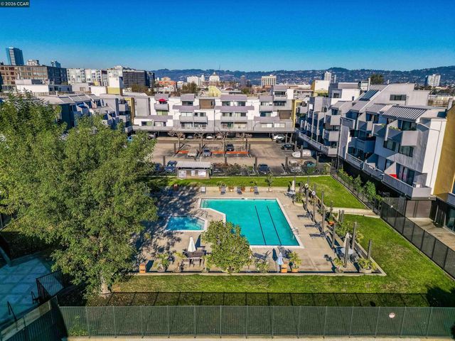 1 Embarcadero W 164, Oakland, CA 94607