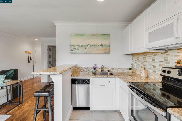 1 Embarcadero W 164, Oakland, CA 94607