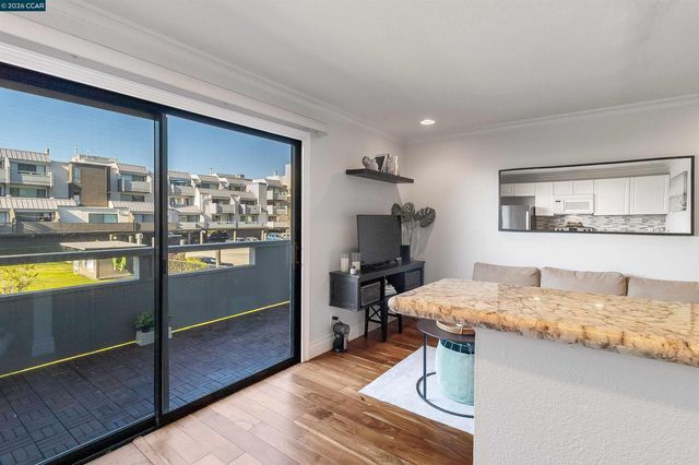 1 Embarcadero W 164, Oakland, CA 94607