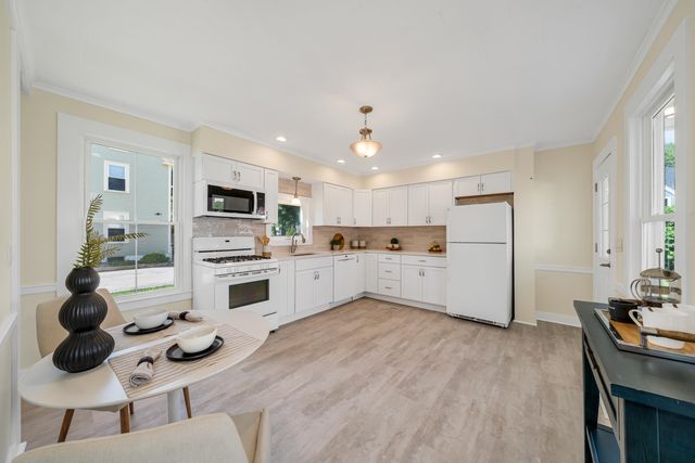 5 Cushing Street, Amesbury, MA 01913