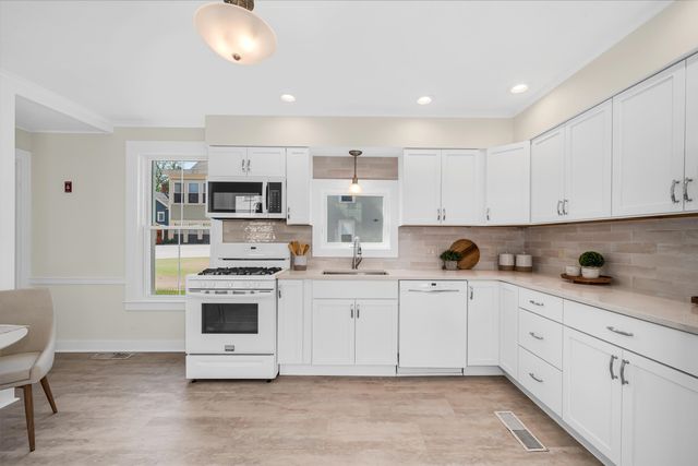 5 Cushing Street, Amesbury, MA 01913