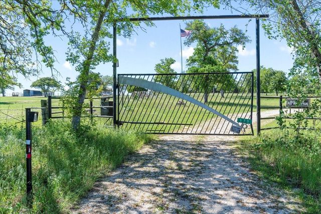 575 Redtop LN, Red Rock, TX 78662