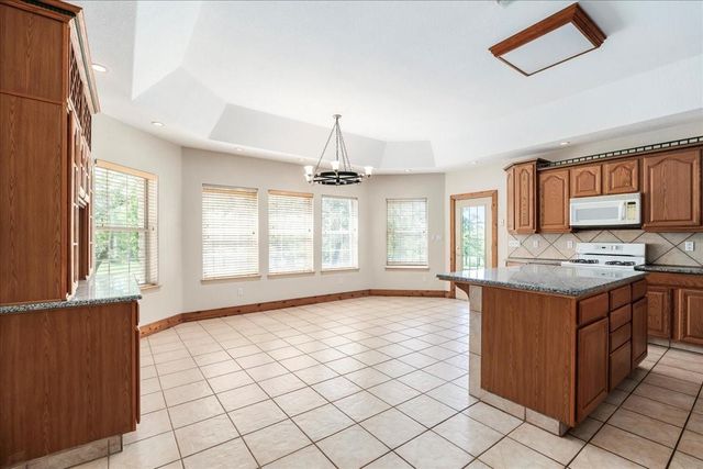 575 Redtop LN, Red Rock, TX 78662