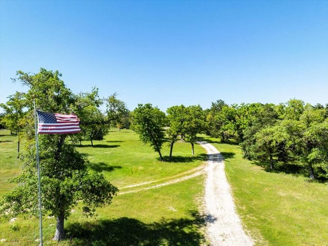 575 Redtop LN, Red Rock, TX 78662
