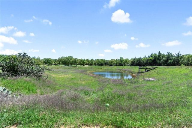 575 Redtop LN, Red Rock, TX 78662