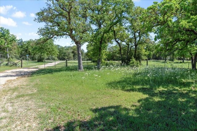 575 Redtop LN, Red Rock, TX 78662