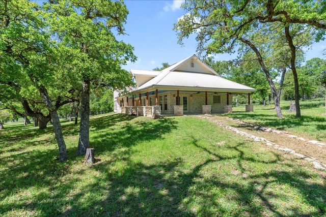 575 Redtop LN, Red Rock, TX 78662