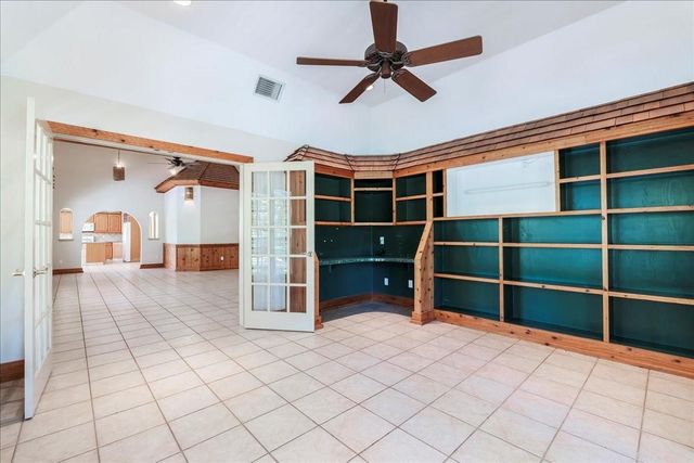 575 Redtop LN, Red Rock, TX 78662