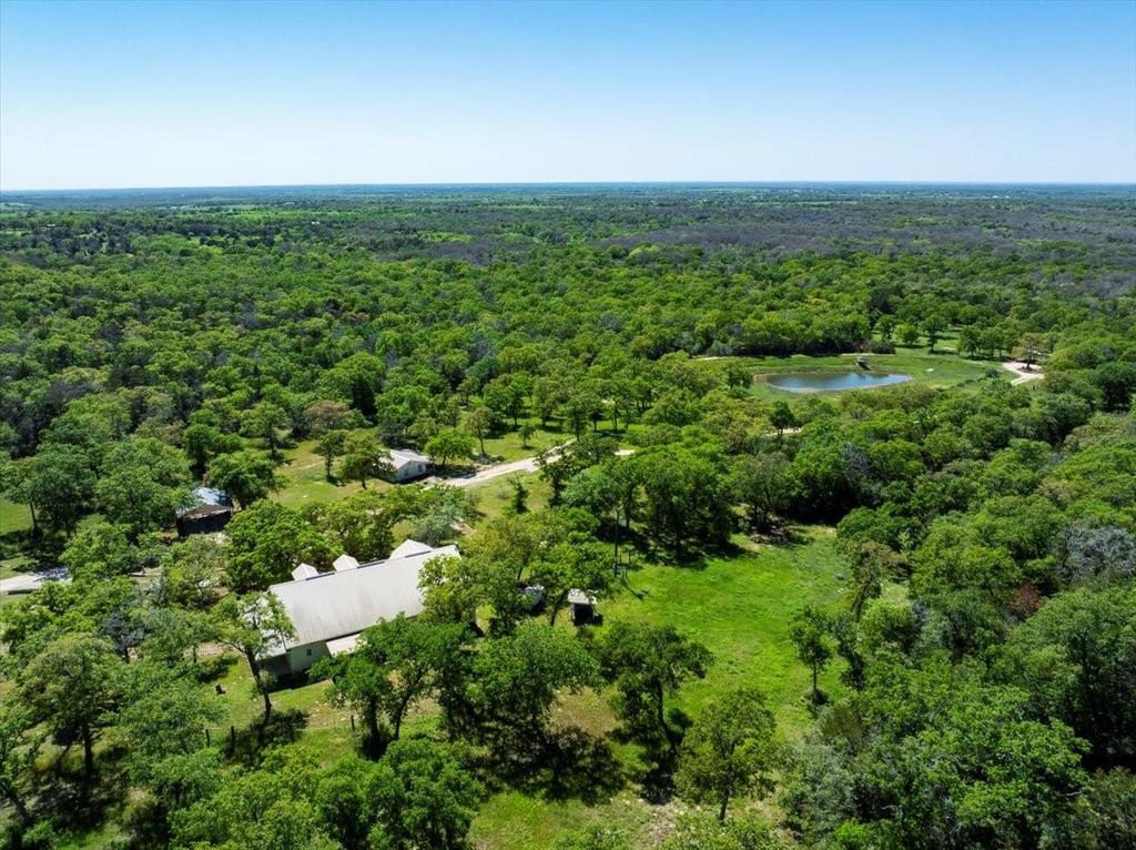 575 Redtop LN, Red Rock, TX 78662
