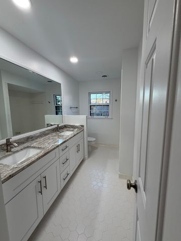 2960 S GERMANTOWN RD, Germantown, TN 38138