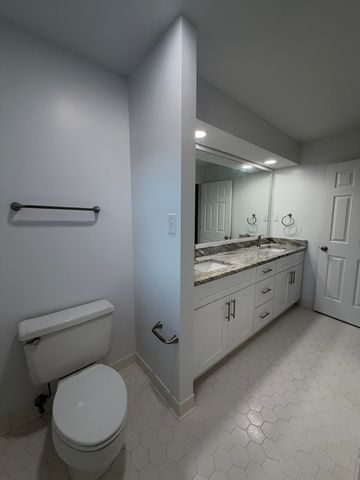 2960 S GERMANTOWN RD, Germantown, TN 38138