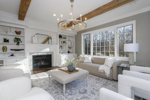 W305N2808 Foxwood COURT, Pewaukee, WI 53072