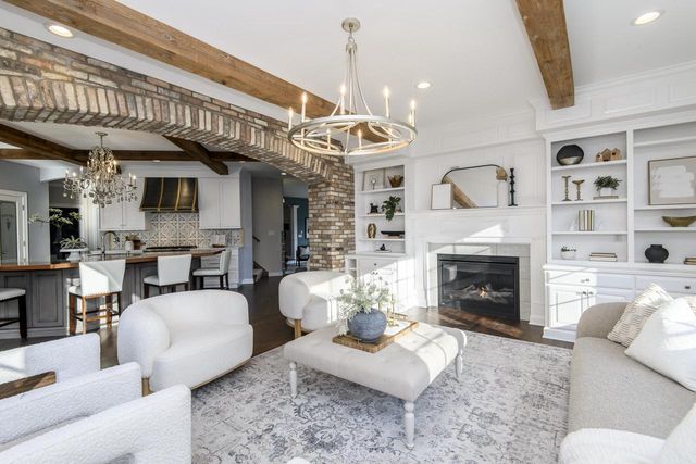 W305N2808 Foxwood COURT, Pewaukee, WI 53072