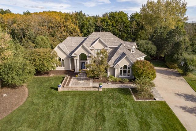 W305N2808 Foxwood COURT, Pewaukee, WI 53072