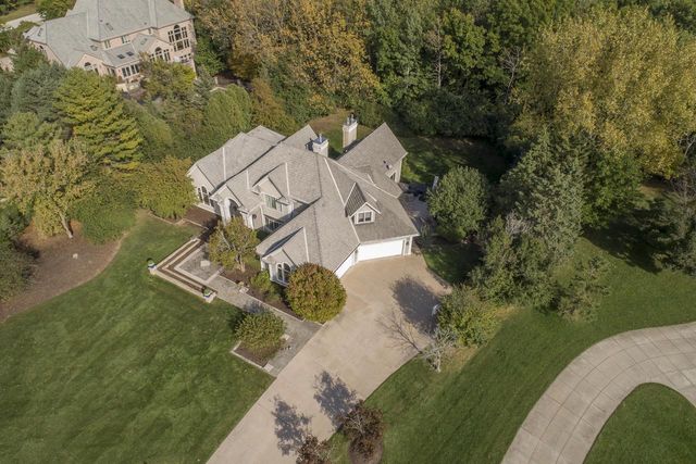 W305N2808 Foxwood COURT, Pewaukee, WI 53072