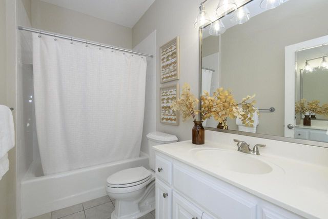 W305N2808 Foxwood COURT, Pewaukee, WI 53072