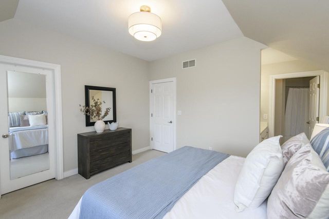 W305N2808 Foxwood COURT, Pewaukee, WI 53072