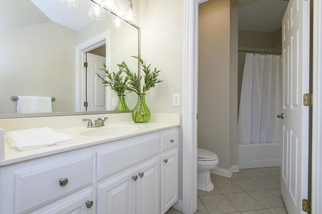 W305N2808 Foxwood COURT, Pewaukee, WI 53072