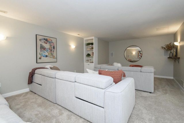 W305N2808 Foxwood COURT, Pewaukee, WI 53072