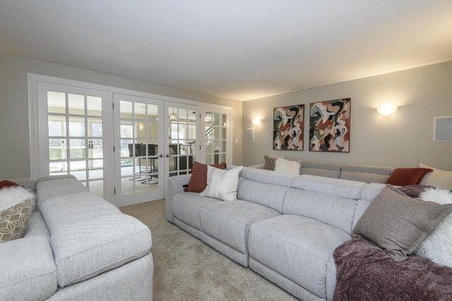 W305N2808 Foxwood COURT, Pewaukee, WI 53072