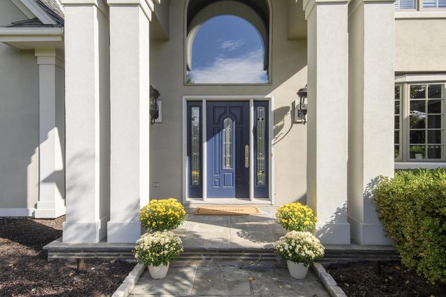 W305N2808 Foxwood COURT, Pewaukee, WI 53072